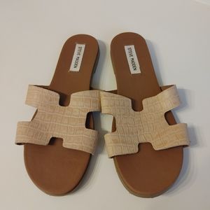 Steve Madden Women’s Greece Crocodile Pink Sandal